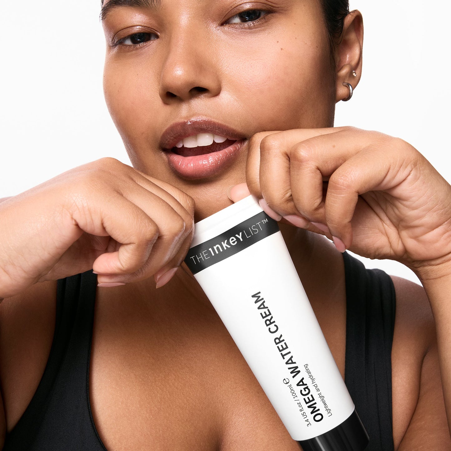supersize-omega-water-cream-duo-s8 03_KAFFYA_07_HOLDING_OMEGA_SUPERSIZE_001.jpg