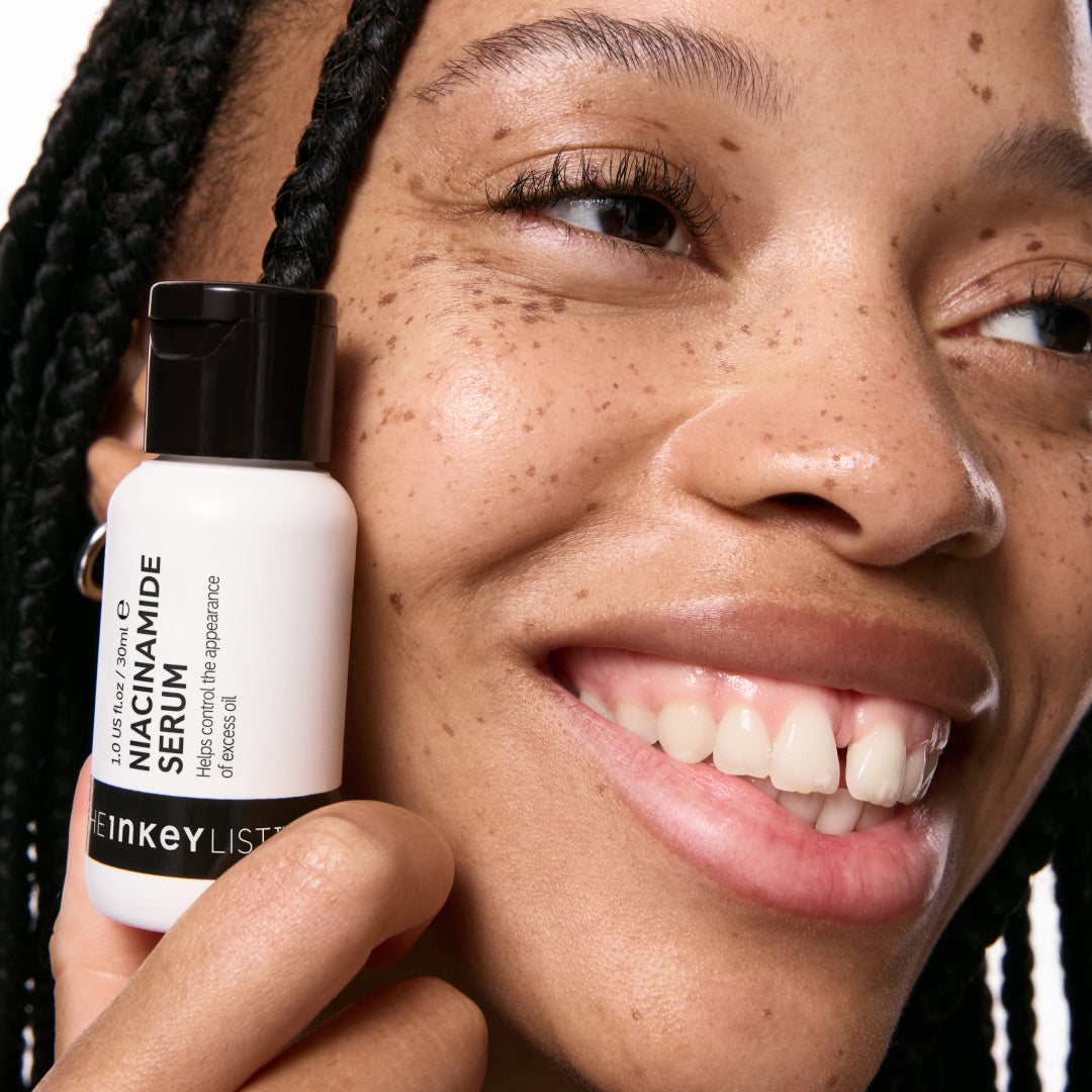 10-niacinamide-serum-duo-u0 Model01_d6be0920-41bd-4df2-8281-5a1face2e177.jpg