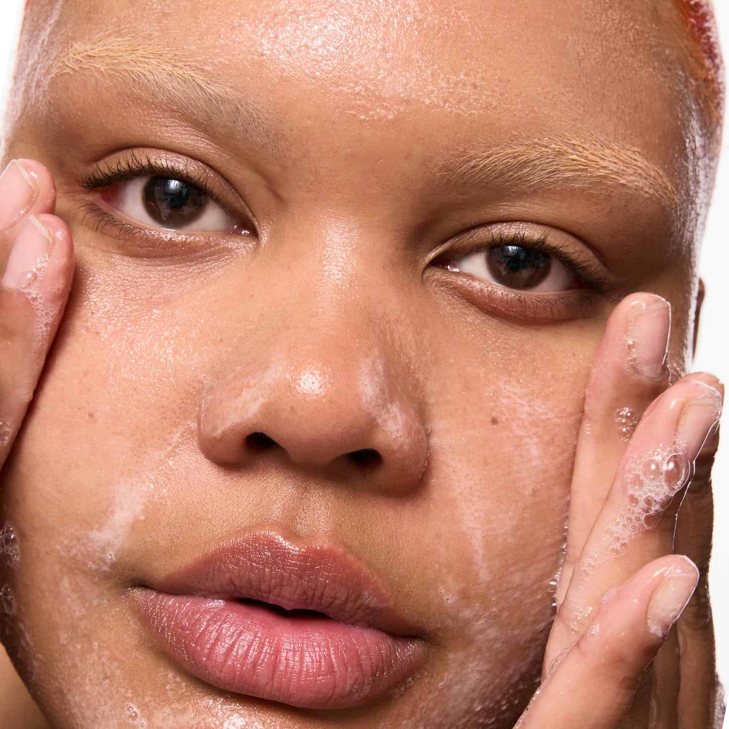 salicylic-acid-cleanser-150ml-d7 Omega50_Model_2000x2000-1_ce0a3018-d6f0-4ed9-a17d-0096b80b29f6.jpg
