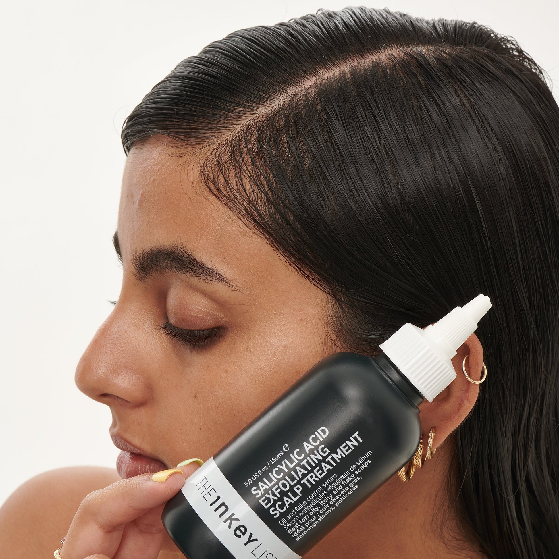 clean-and-healthy-scalp-duo-f6 SallyHAIR_ModelLifestyle_2e55b949-fa6c-43b1-8dc6-497be78c74bb.jpg