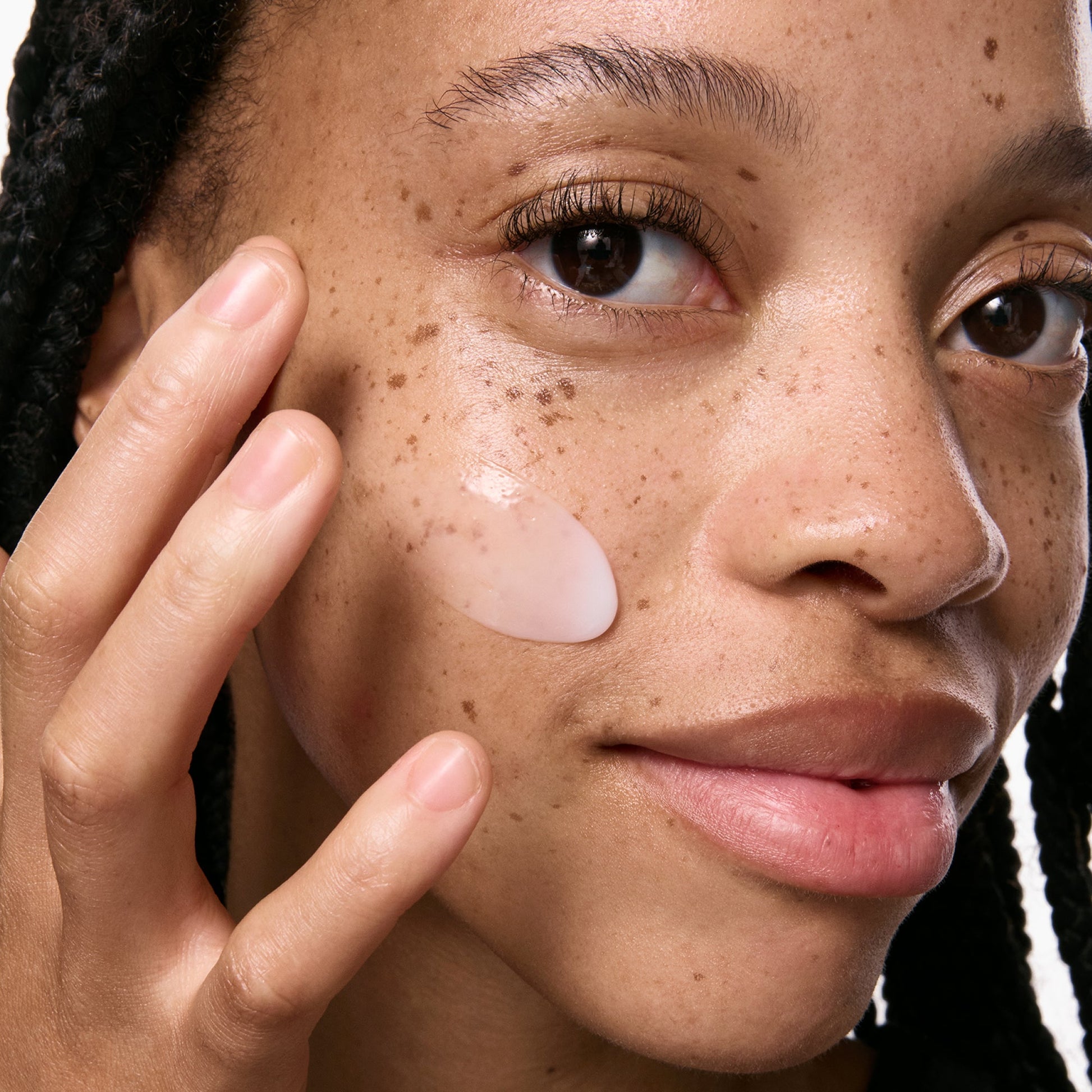 vitamin-b-c-and-e-moisturizer-u4 VitBC_E_ModelGoopMacro_2000x2000_bc64d363-139d-4699-88a9-2e0b1942763a.jpg